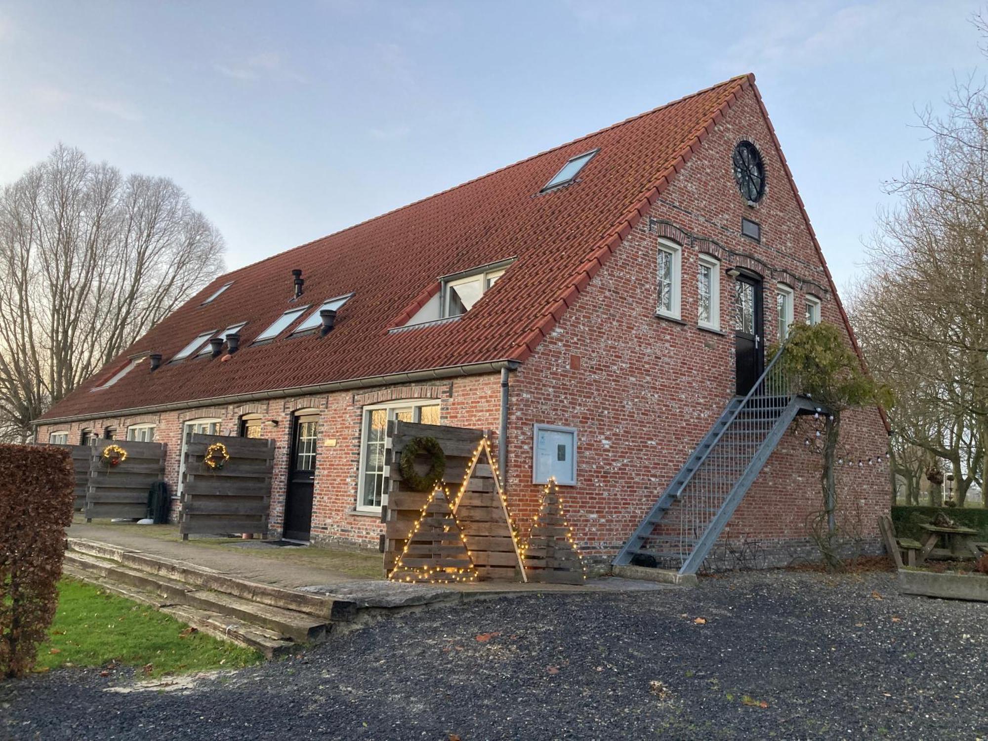Accommodatie in herbouwde boerenschuur K Retranchement Buitenkant foto