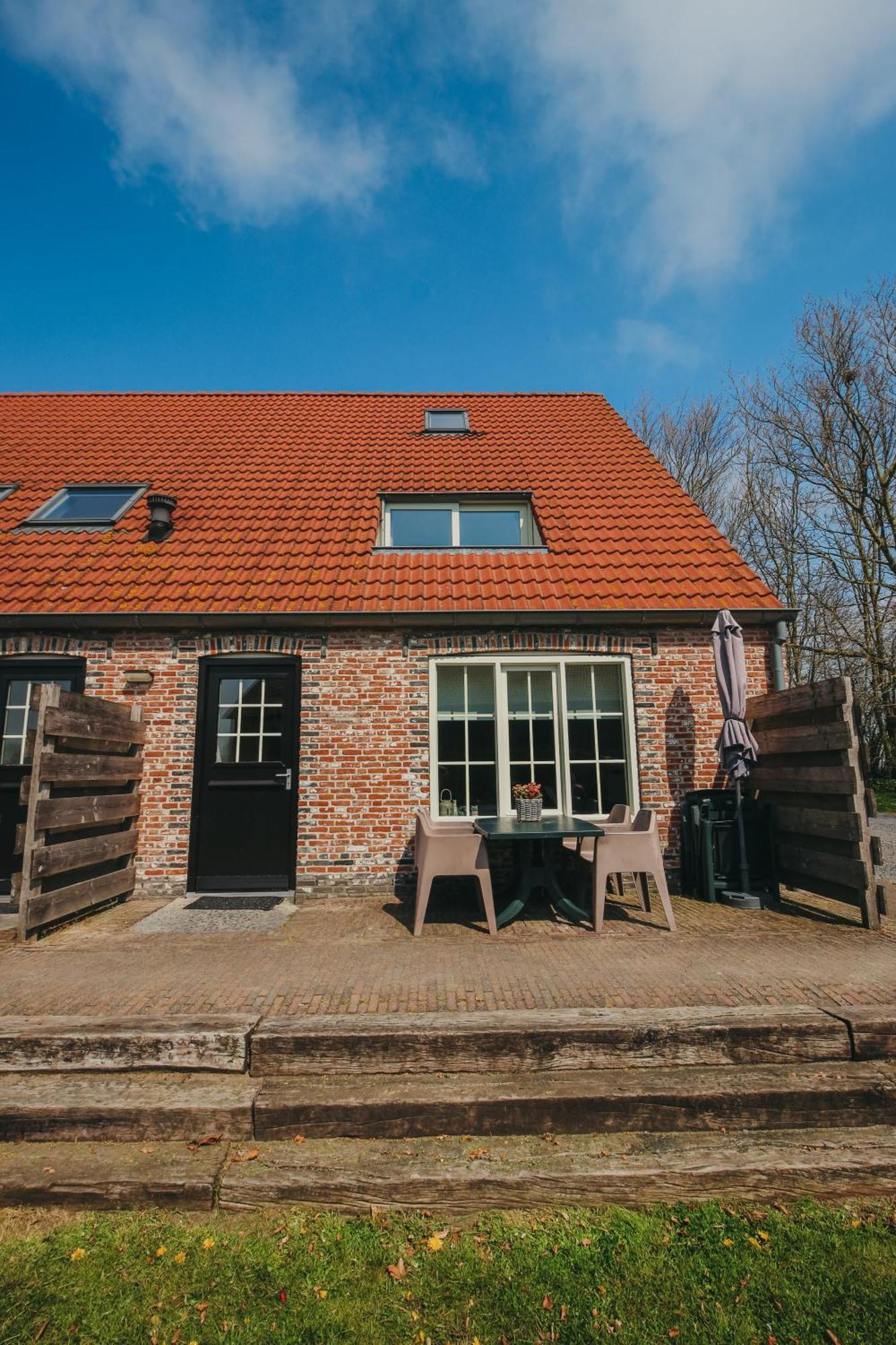 Accommodatie in herbouwde boerenschuur K Retranchement Buitenkant foto
