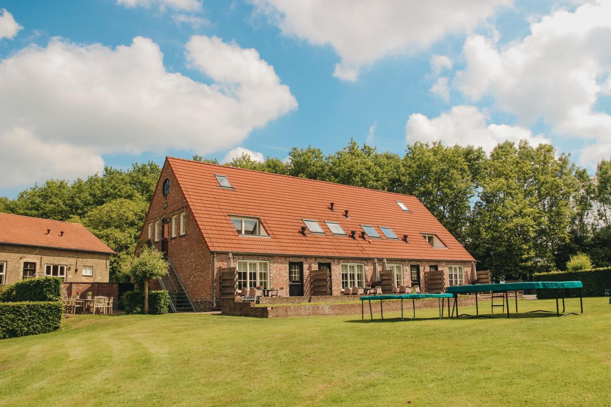 Accommodatie in herbouwde boerenschuur K Retranchement Buitenkant foto