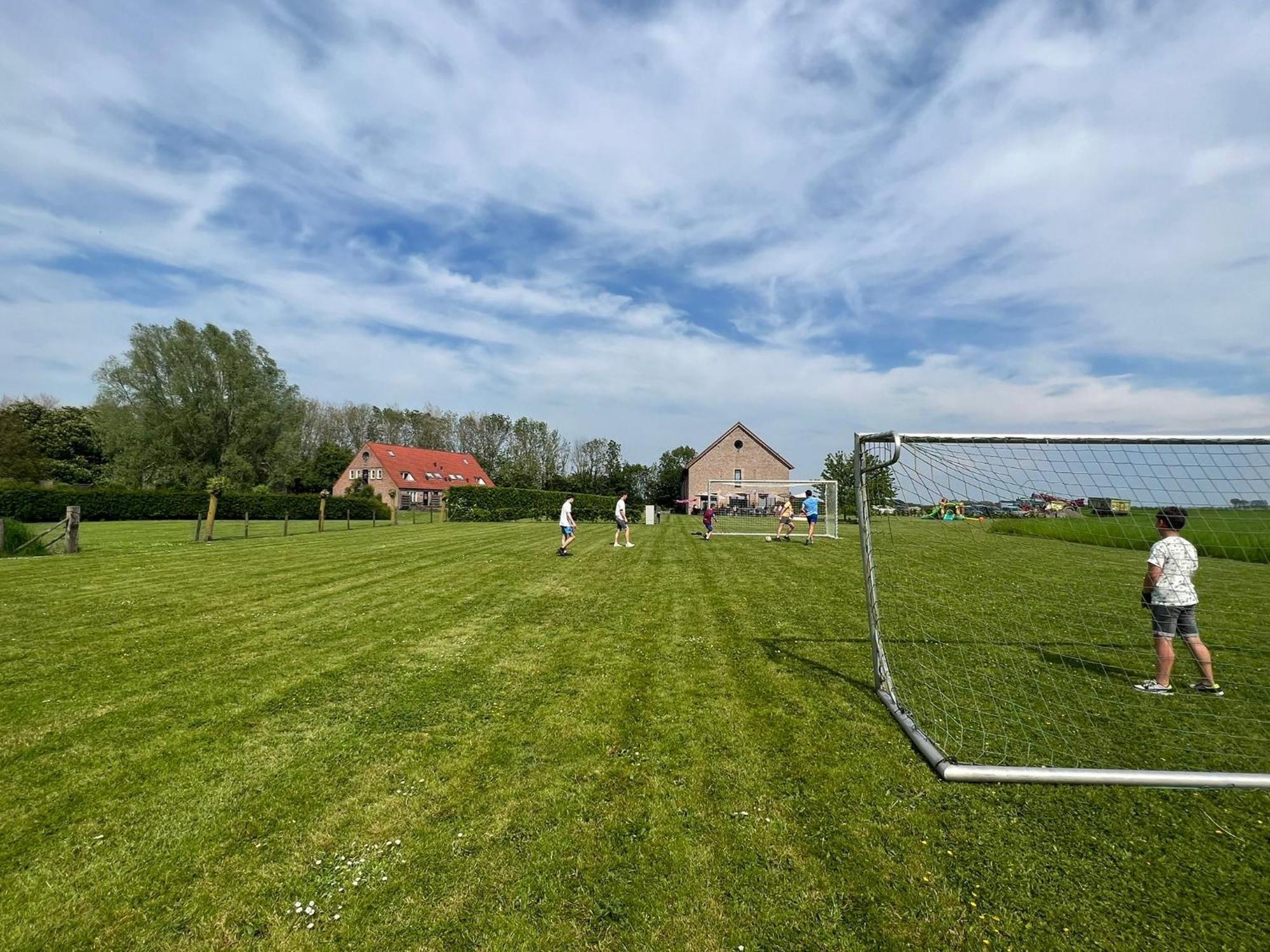 Accommodatie in herbouwde boerenschuur K Retranchement Buitenkant foto